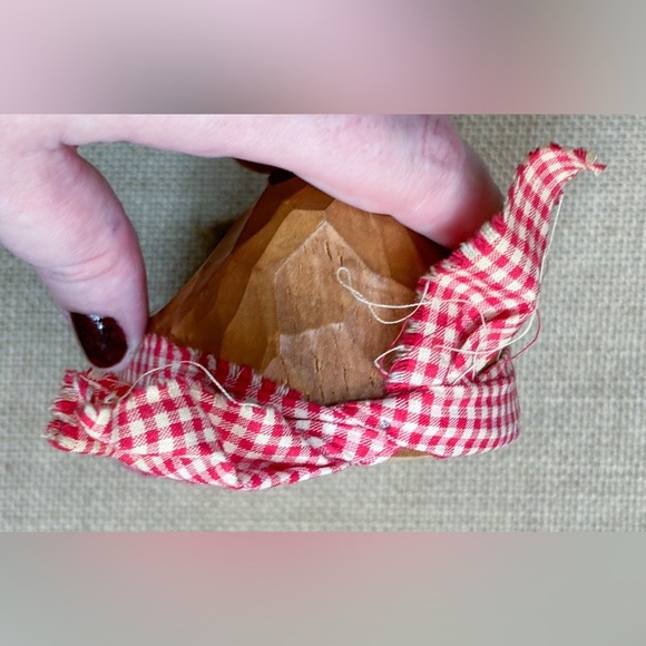 Vintage Schweizer Handarbeit Old Peasant Woman Carved Wood Face Wall Hanging - Picture 3 of 8